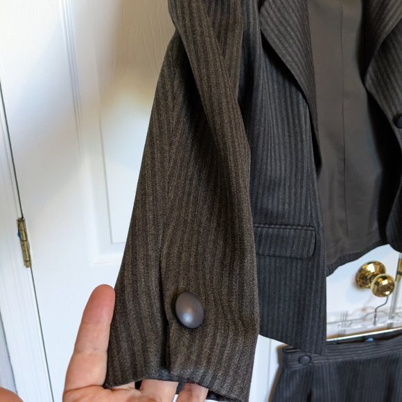 80S VINTAGE POWER WOMAN GREY WOOL SUIT.  BOSS Shoulder Pads, CRAFTSMANSHIP! 10 - Picture 10 of 15